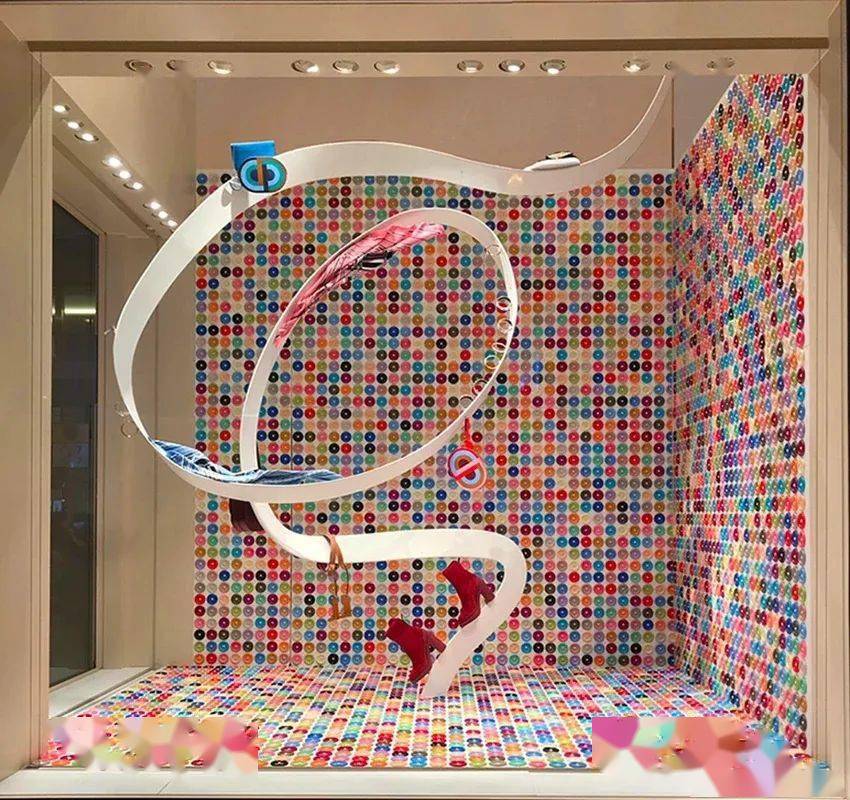 2021跟着大牌这样做户外场景,太高级了!_橱窗