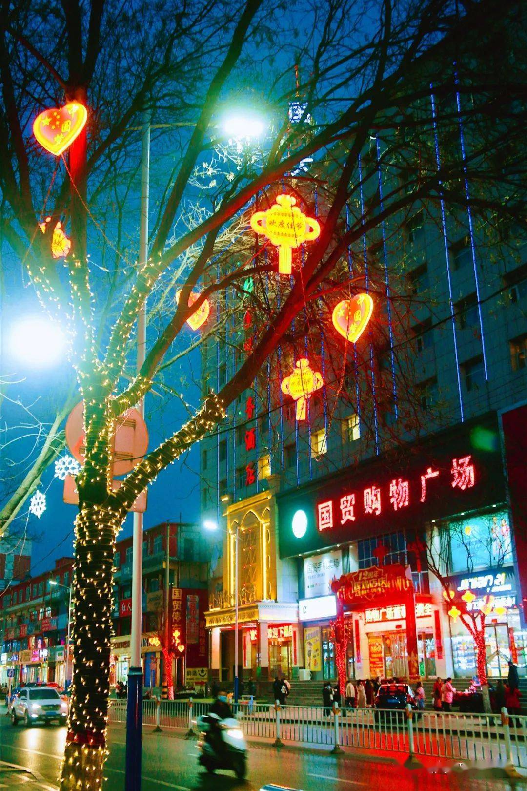 保德春节街头花灯扮靓城市夜景