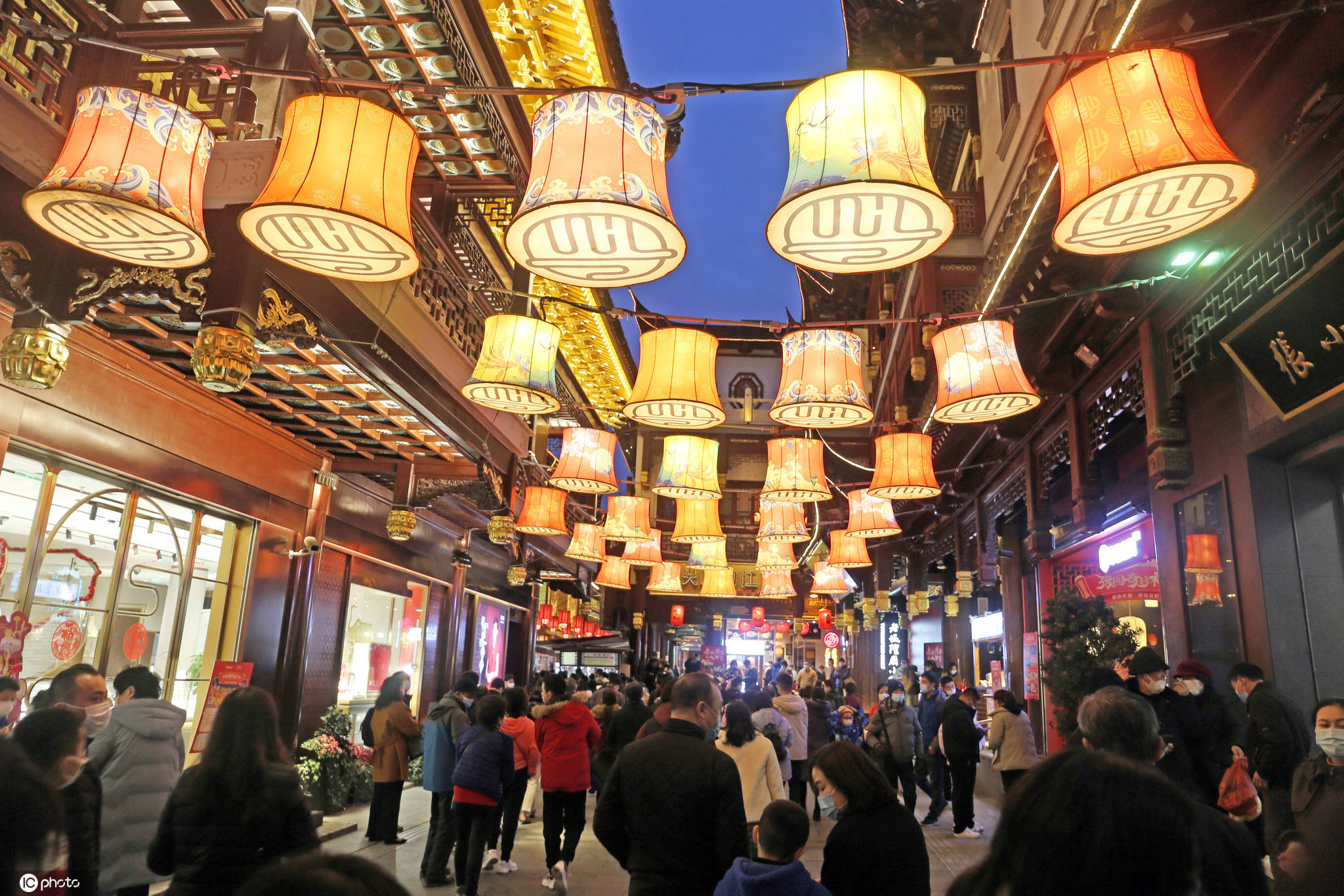 上海：魔都春节消费红火 同比增逾八成