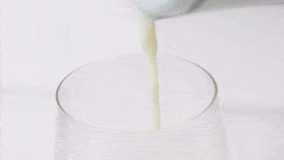 一放,一按,等待27分钟,香喷喷,热乎乎的豆浆就做好了.