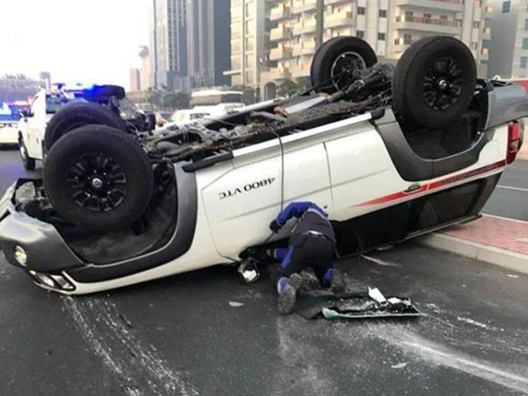 迪拜48小时内发生多起交通事故 造成多人受伤 汽车