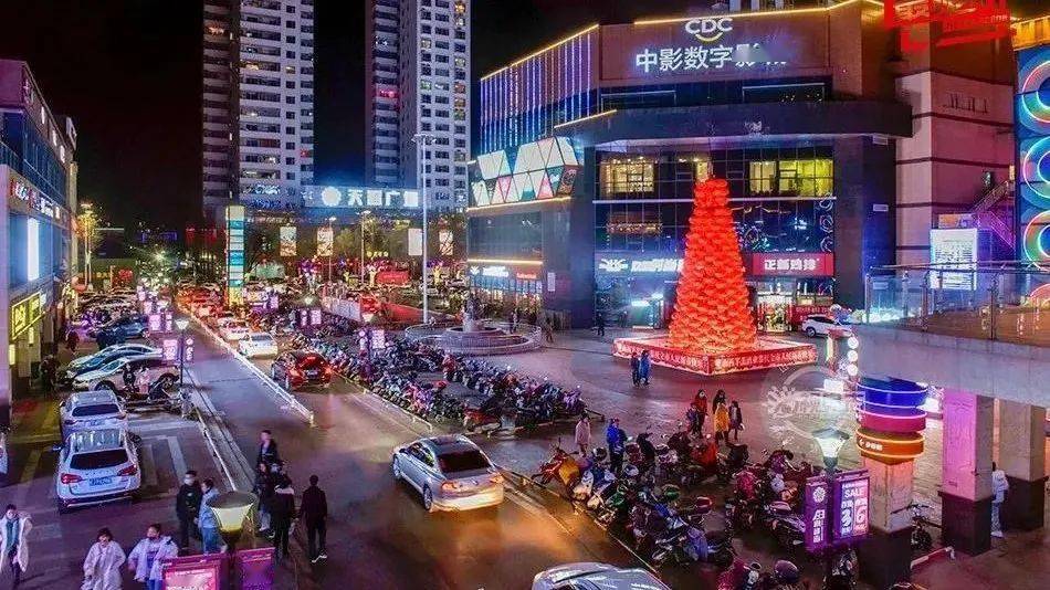 张孝伟 摄032月14日,孝义市天福广场的特色街景夜市灯火璀璨.