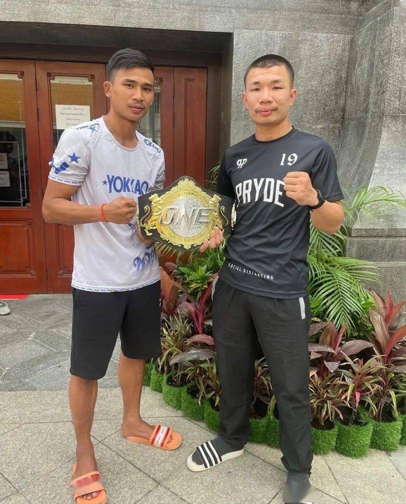 苏泊克向卡皮坦取经:拿下踢拳冠军没问题,期待与罗唐在踢拳规则下一战