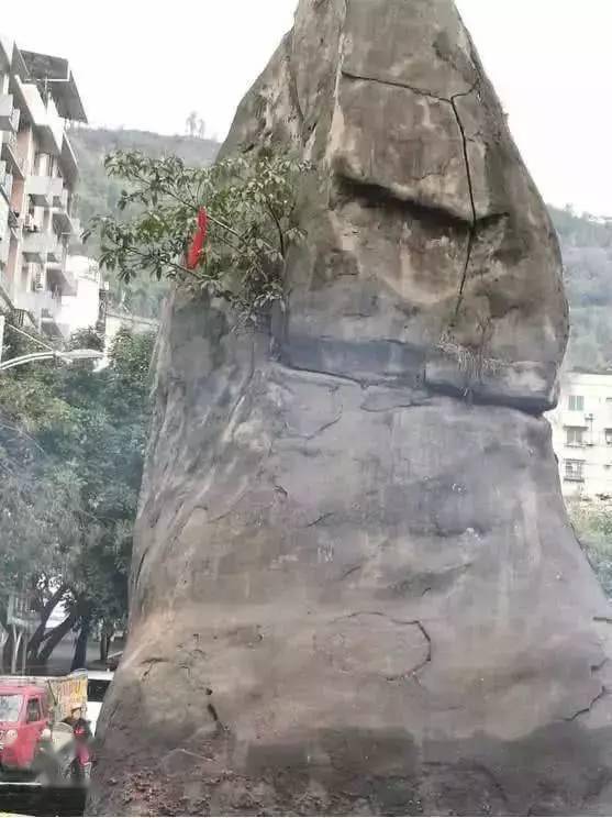 万州一块神奇的石头,一般人不敢碰,你知道吗?_青龙