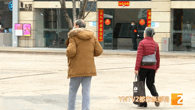 羽绒服和t恤擦肩而过,昆明街头"最著名"的景象又来了