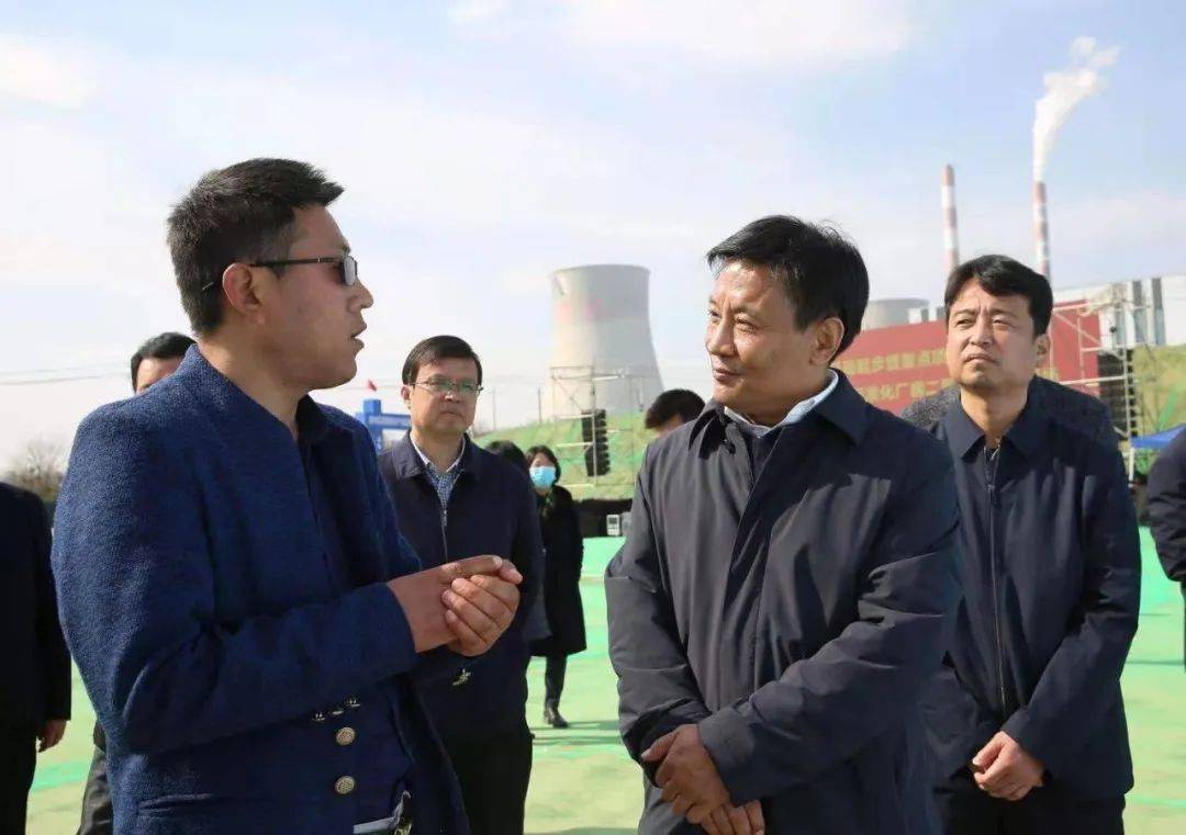 杨宏伟通过视频连线汇报了我区重点项目全年和分季度开工安排开工项目