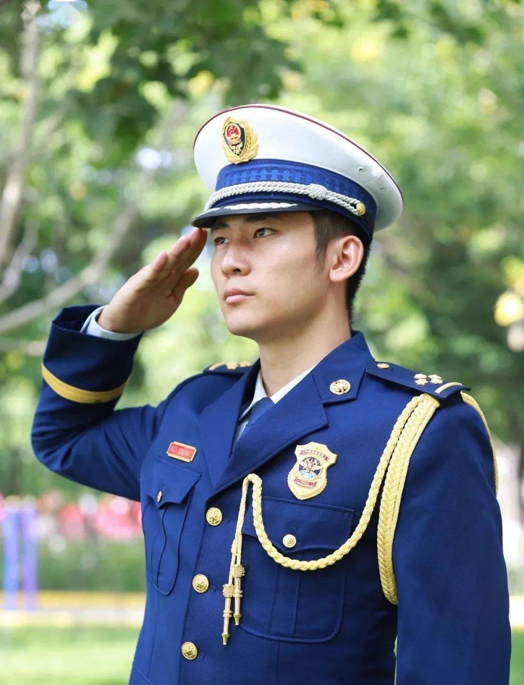 火焰蓝向卫国戍边英雄致敬