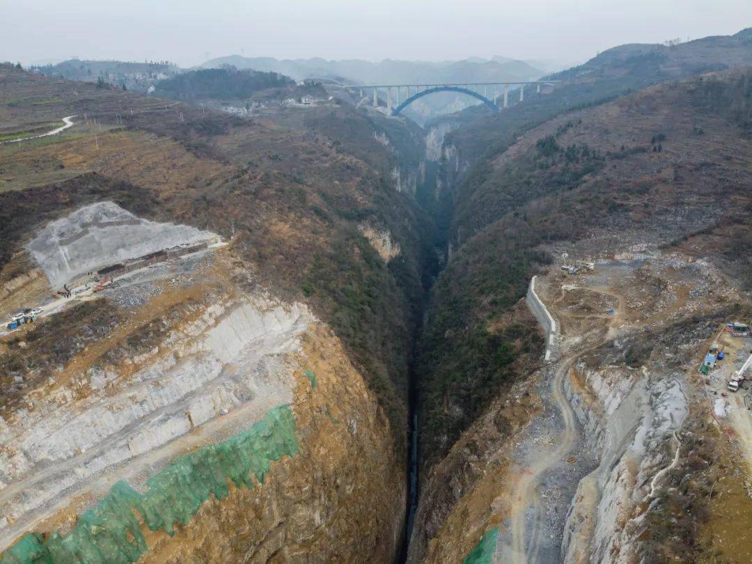 黔西这个大坝够高,世界第三,中国第二!