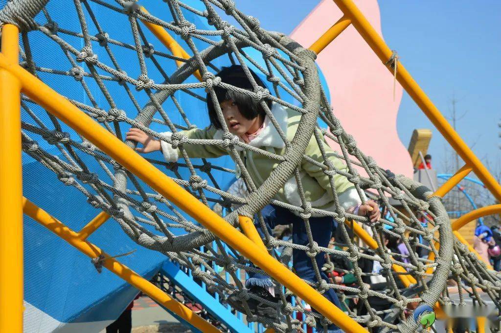 海安城区新增一处开放式公园,游乐区人山人海!就在._孩子