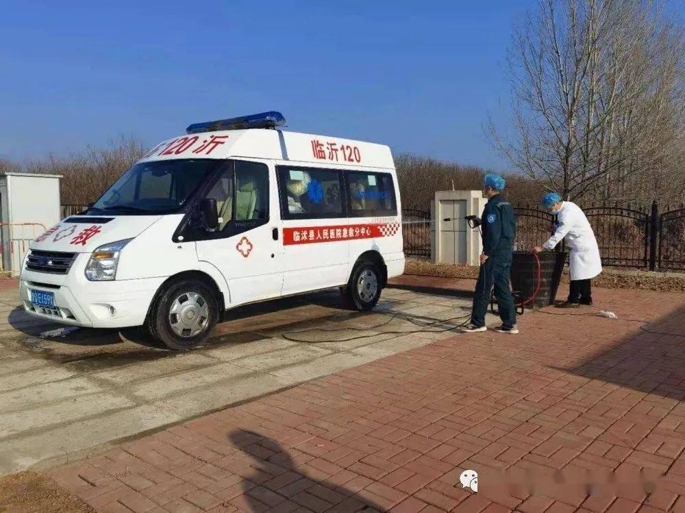 繁忙中的喜事,120救护车洗消区开业大吉重症医学科△大年三十护士