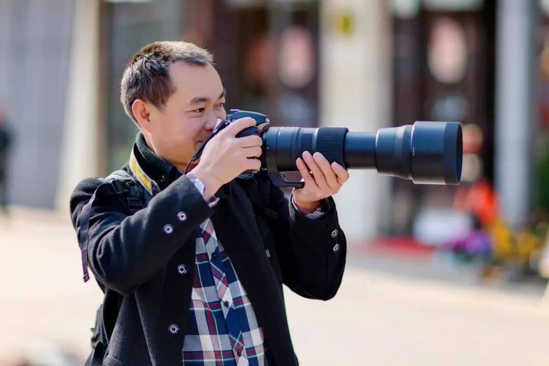 这位资阳摄影师把脱贫户的笑脸送上了春晚