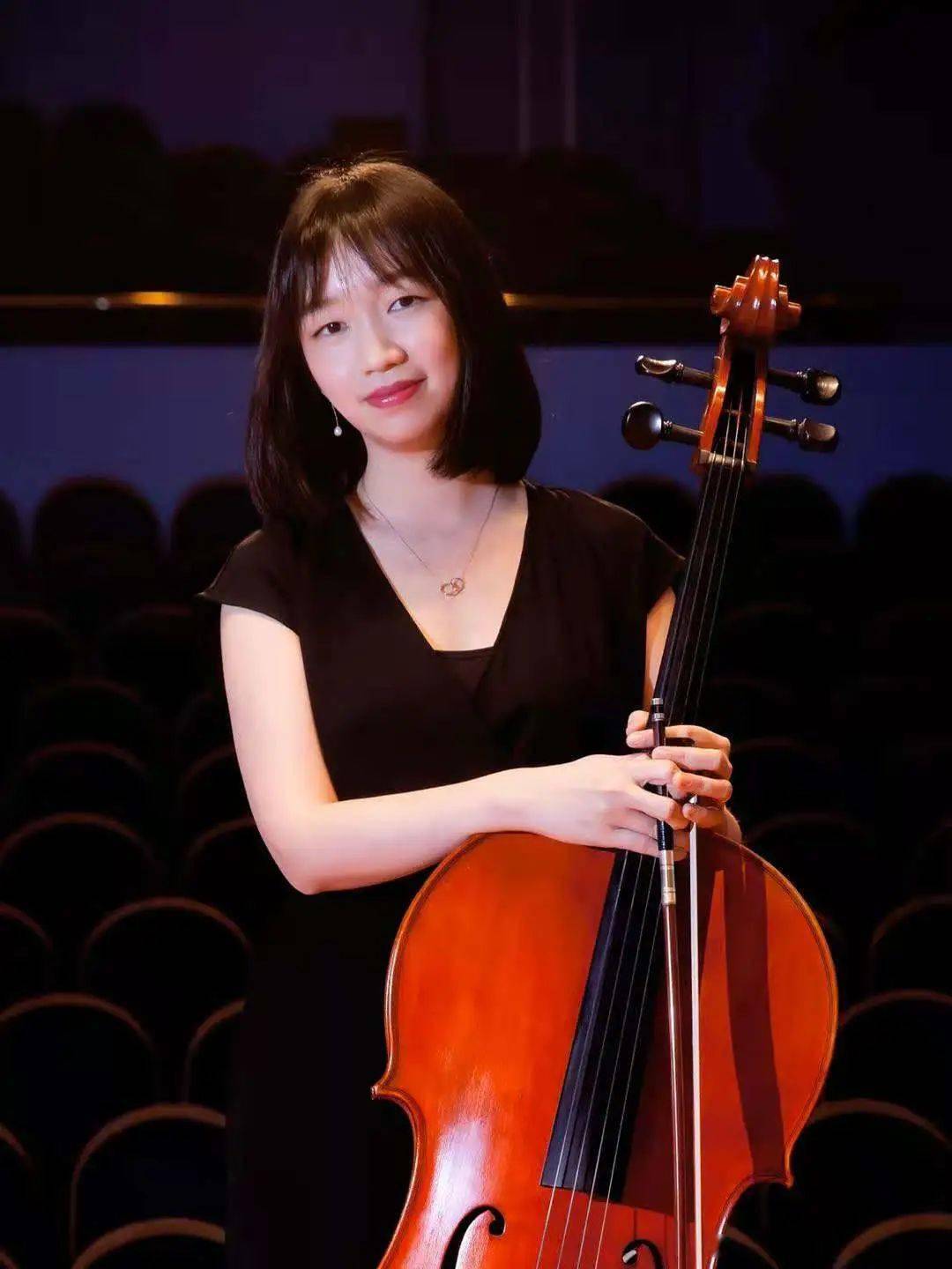 大提琴湖北交响乐团国家三级演奏员,文学硕士学位,毕业于武汉音乐学院