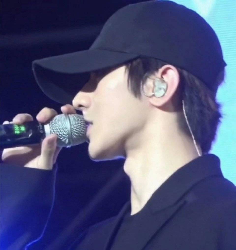 ikun每天一个魂穿对象 麦克风:你轻轻一个吻 我疯狂体会~_app