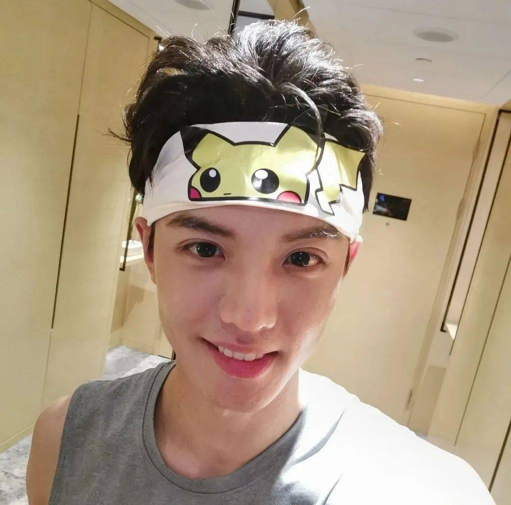 微信头像周峻纬