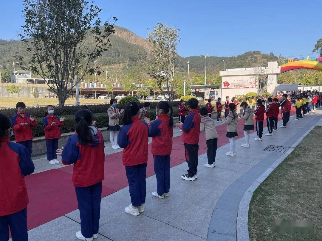 "开学典礼福清市霞楼小学隆重举行2月20日上午只有在动物园才能看到的