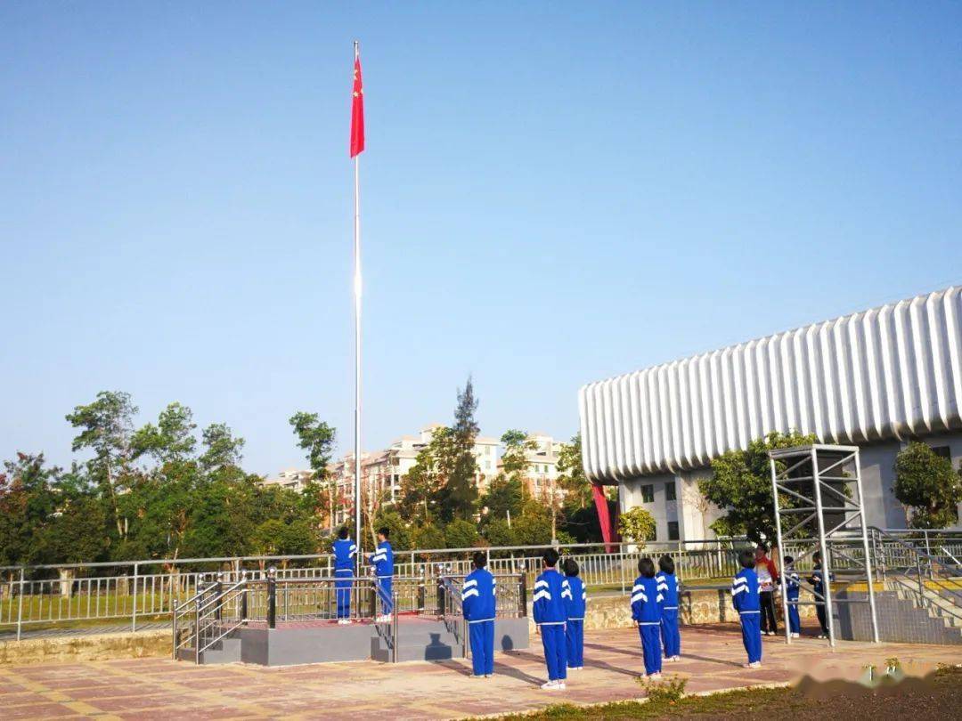 居正学校举行升国旗居正学校防范和化解安全风险的能力提升了师生卫生