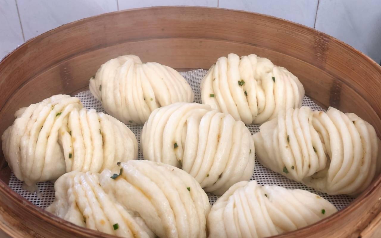 假期吃得油腻教你做银丝葱花卷清淡咸香一次发酵松软多层
