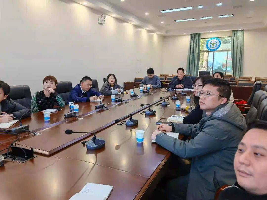 在交涉和激烈斗争中,新疆军区某边防团团长祁发宝身先士卒,身负重伤