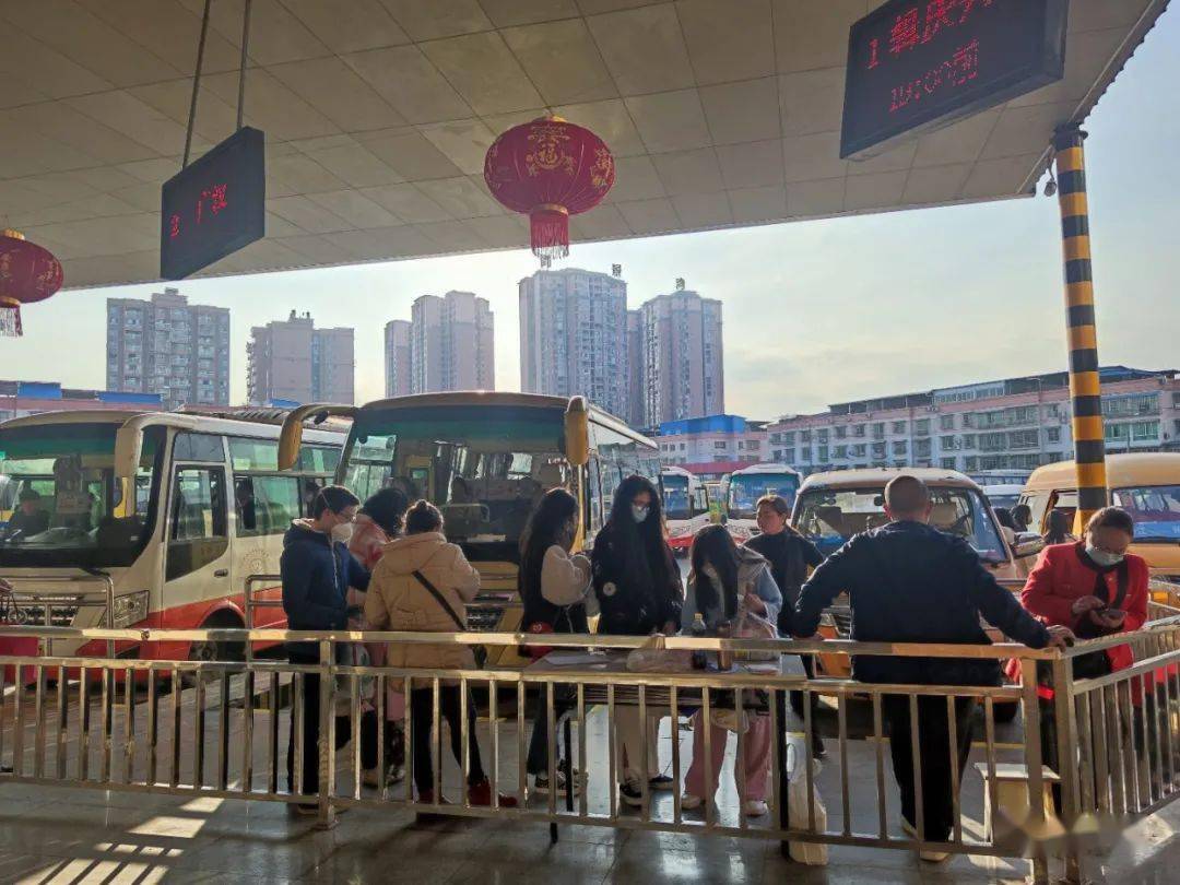 平安春运暖心过节中江县客运平稳有序