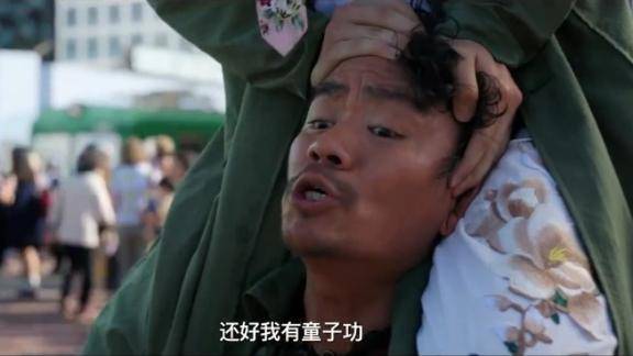 唐人街探案3秦风在日本东京撒钱骑在唐仁的身上太搞笑了