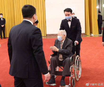 王晔|这位老科学家入场，大家纷纷鼓掌！