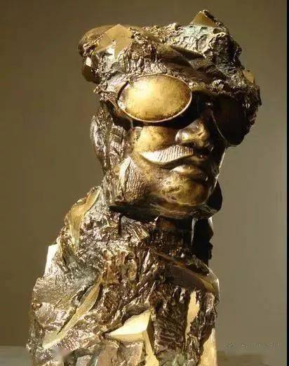 艺术家许正龙中国雕塑造像源于自然又高于自然