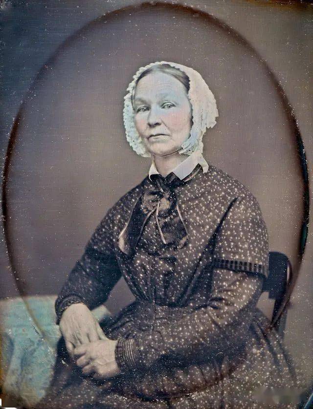 19世纪中叶维多利亚时代老年妇女的惊人照片