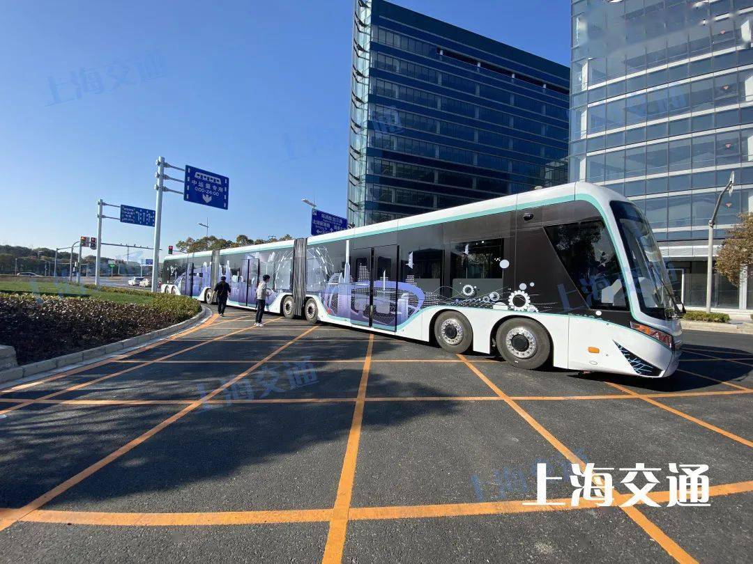 前不久,临港新片区中运量t1示范线启动不载客上线测试,这也是全球第一