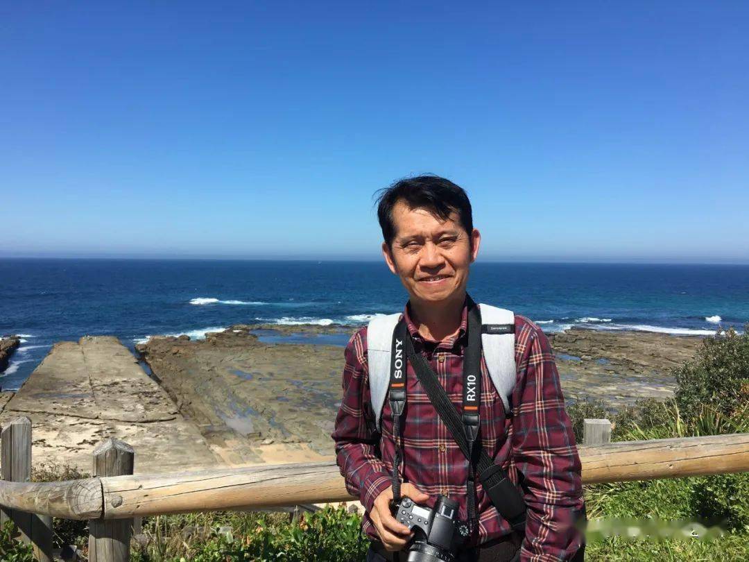 朱俊杰祖籍广东兴宁,1959年生于广西柳州,1984年毕业于广西艺术学院