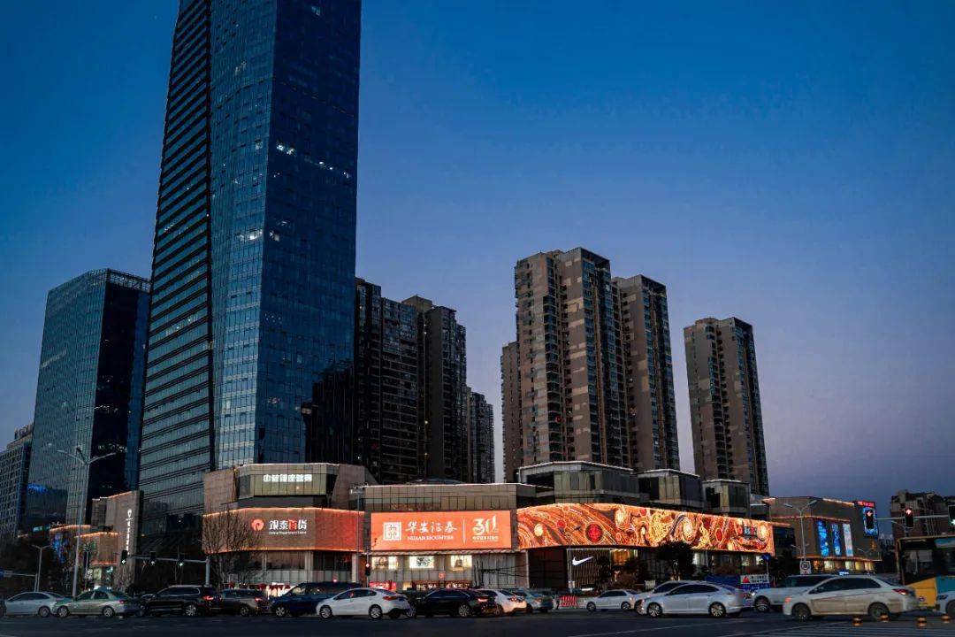 光电协会会员风采银泰百货新春灯画震撼开年梦幻星河散落18城