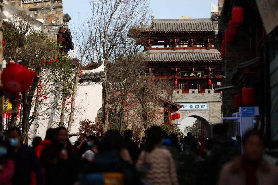 房县西关街▲ 竹山县上庸文化旅游区▲ 郧西县上津古镇这一次握紧