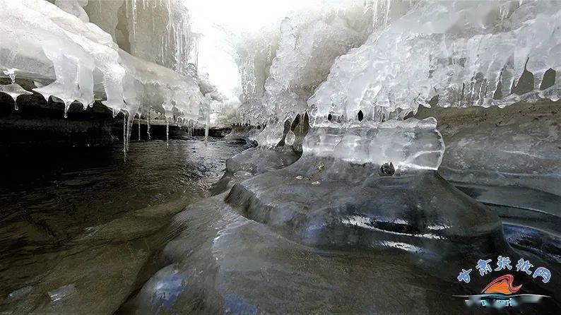 祁连山北麓冰融雪化肃南冰化河开现冰排冰瀑景观