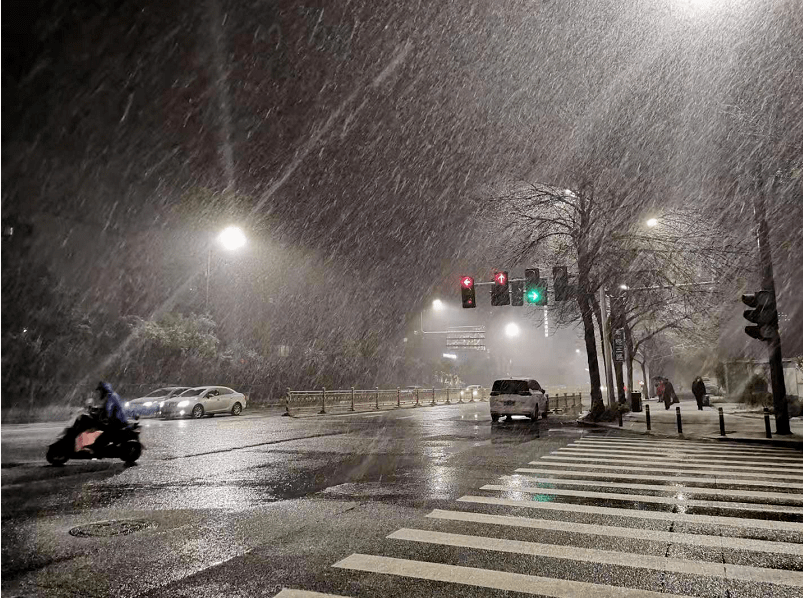 雷打雪多图视频河南多地突降暴雪小编忙到半夜