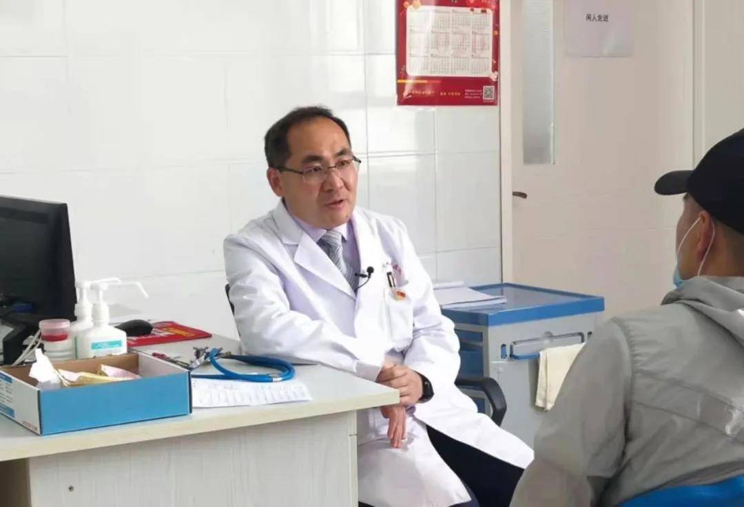 2020年9月17日,儿科医院心外科张文波医师,心超室杨佳伦技师飞赴青海