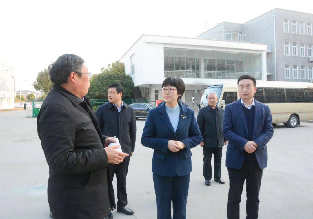 在励才实验学校,孙靓靓参观校史馆,了解学校的办学特色,发展愿景以及