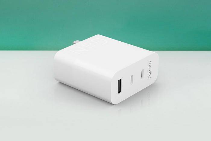 魅族65w氮化镓三口充电器