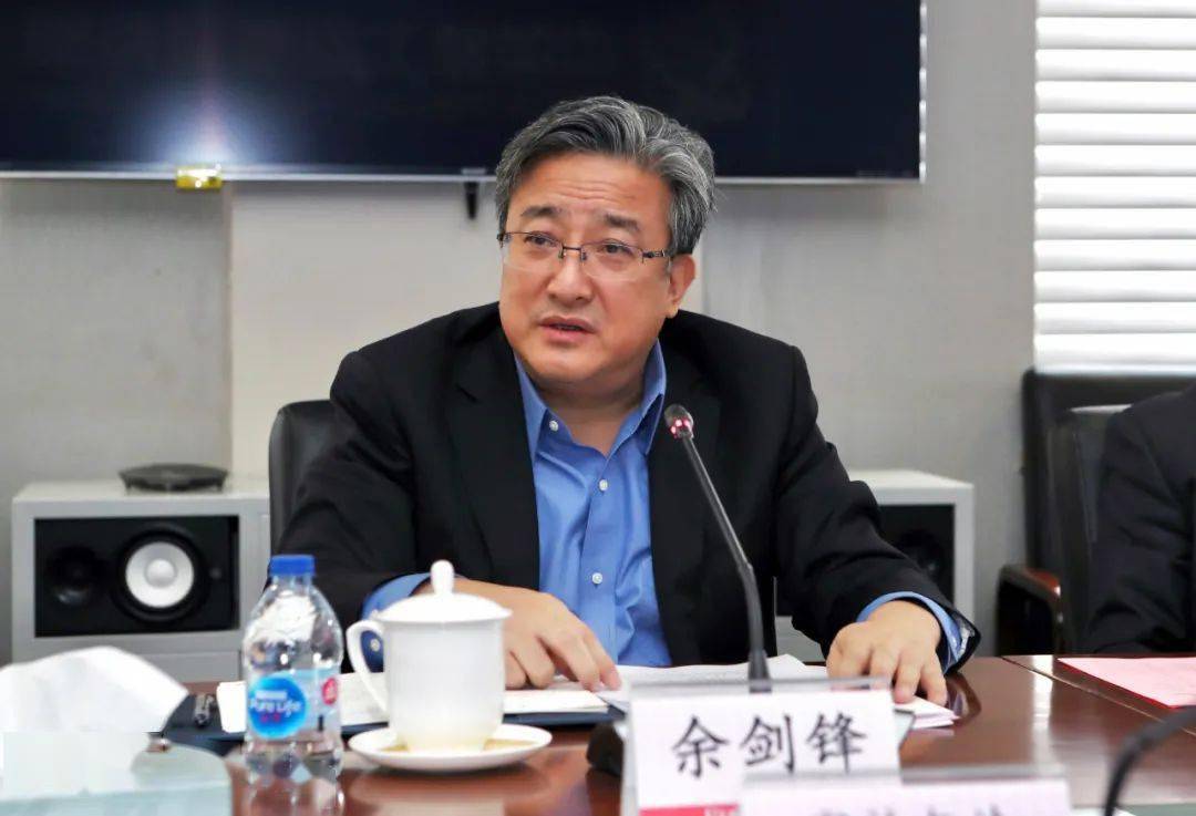 集团公司总经理,党组副书记顾军,董事会秘书潘建明,总经济师黄敏刚,总