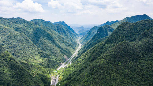 诵读红色经典重访革命遗址｜巍峨娄山关 旧貌换新颜