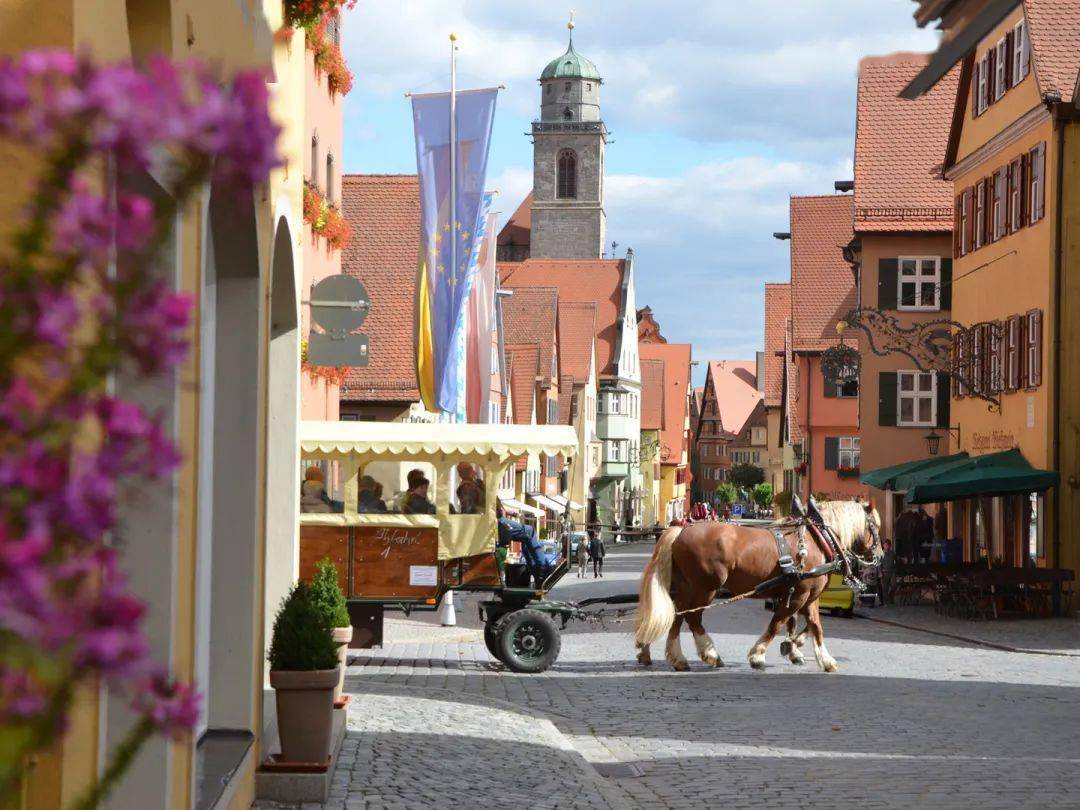 "飞往" 中世纪小镇的春天_丁克尔斯比尔