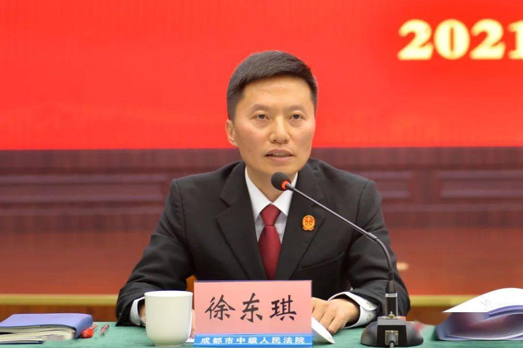 龚成副院长表示 新闻媒体提出的意见和建议有见解有针对性 对提高和