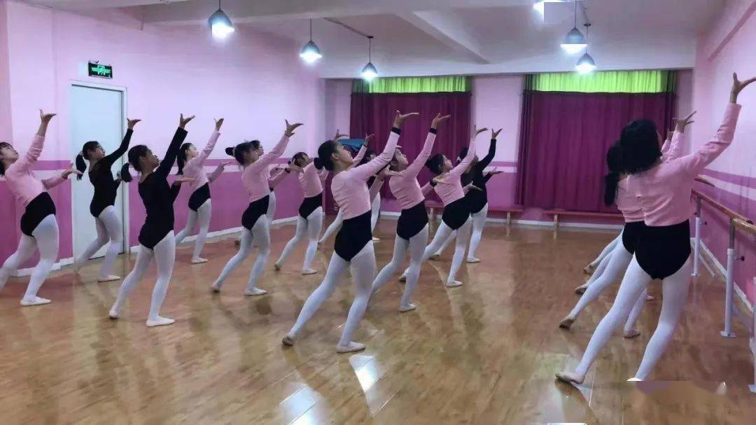 小孩怎么上舞蹈课 05d8aafa1e70442b8c5a8186133e07f4.jpeg