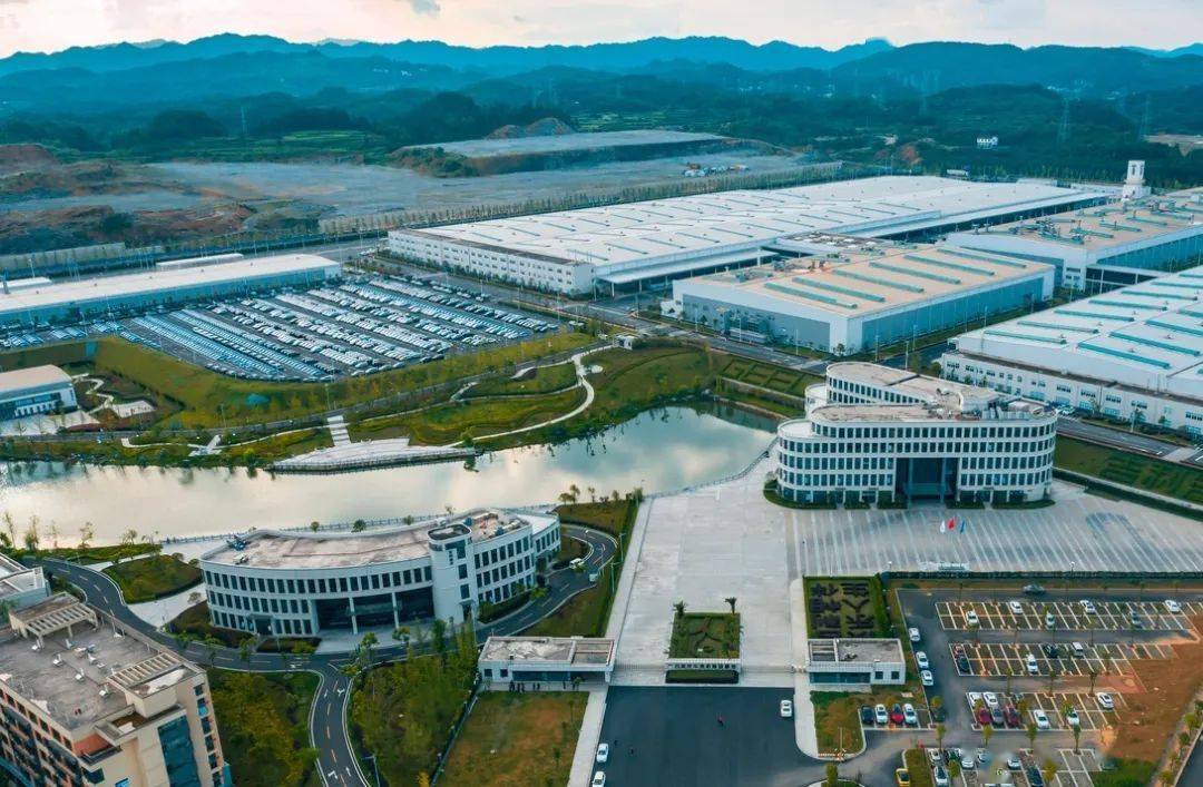 贵阳吉利汽车城.陈荣松 摄