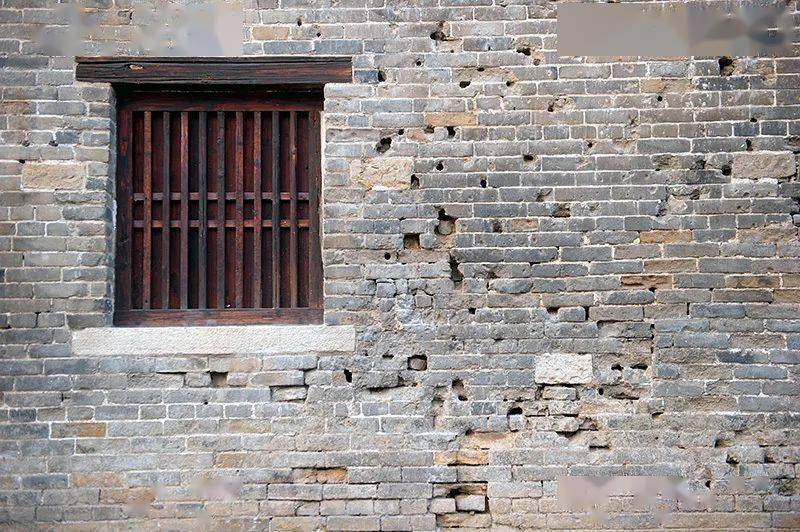 百花洞墙壁上的弹孔让我们一起往下看吧~累累弹痕,又诉说着怎样的故事