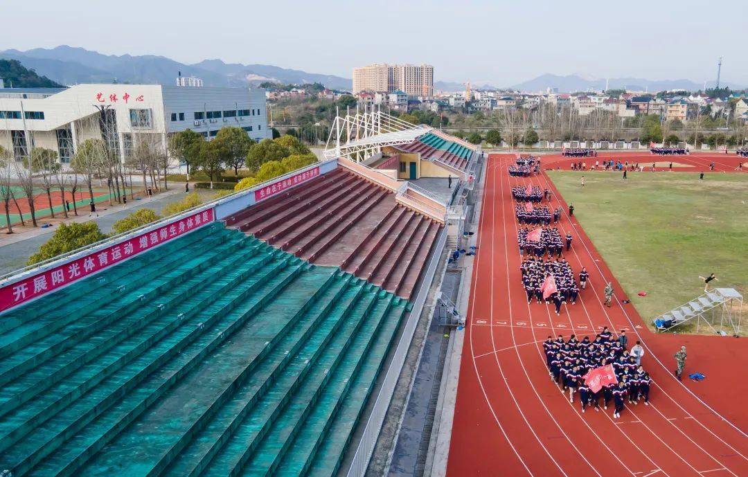 开学第一课紫港中学收心教育从行为习惯养成抓起