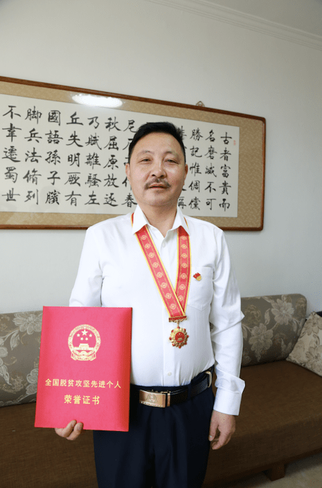 把平谷大桃种到新疆,他获评脱贫攻坚先进个人_李广富