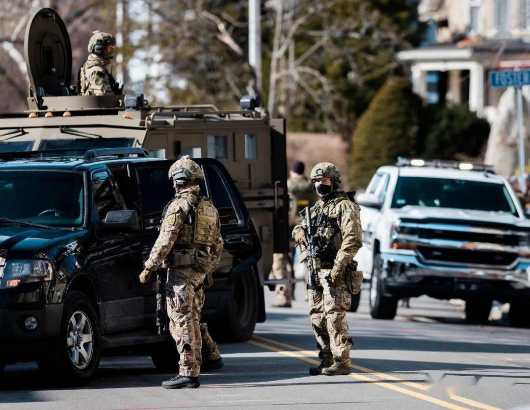 现场波士顿分局fbiswat执行搜查任务