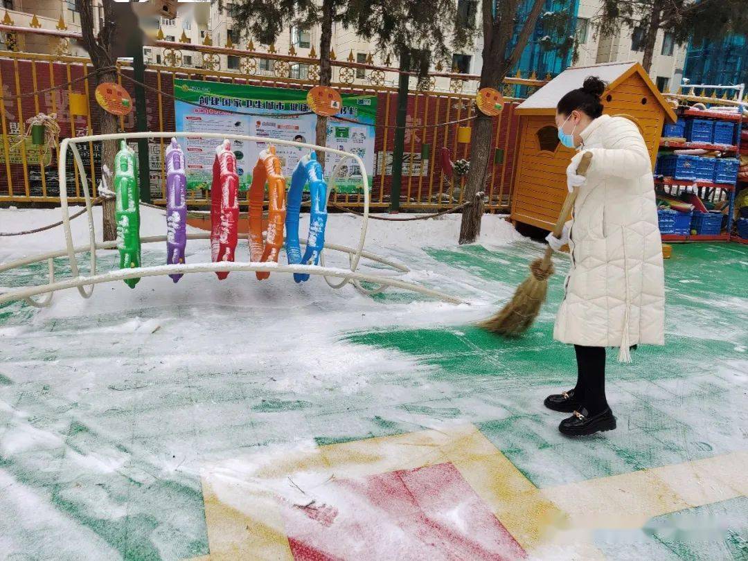 为此,一向把安全扛在肩头的临河区第一幼儿园党支部书记,园长周丽琴