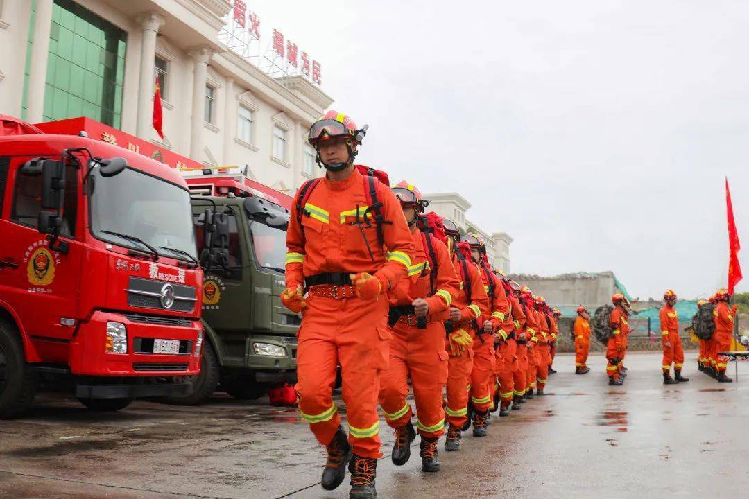 "地震"来袭 赣州100名消防员紧急出动