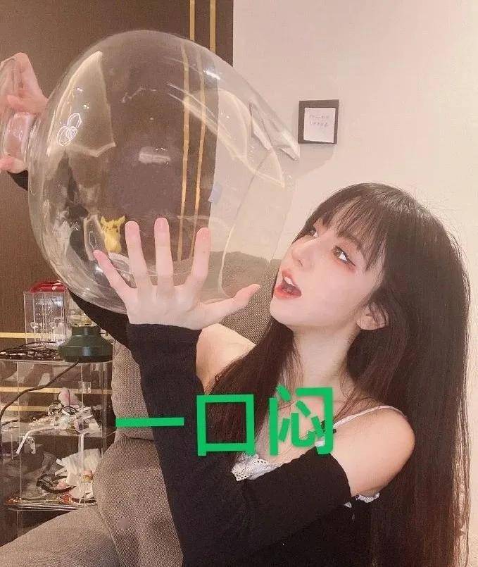 呆妹儿女仆装翻车被吐槽太胖小汤圆又放酒局沙雕表情包压压惊