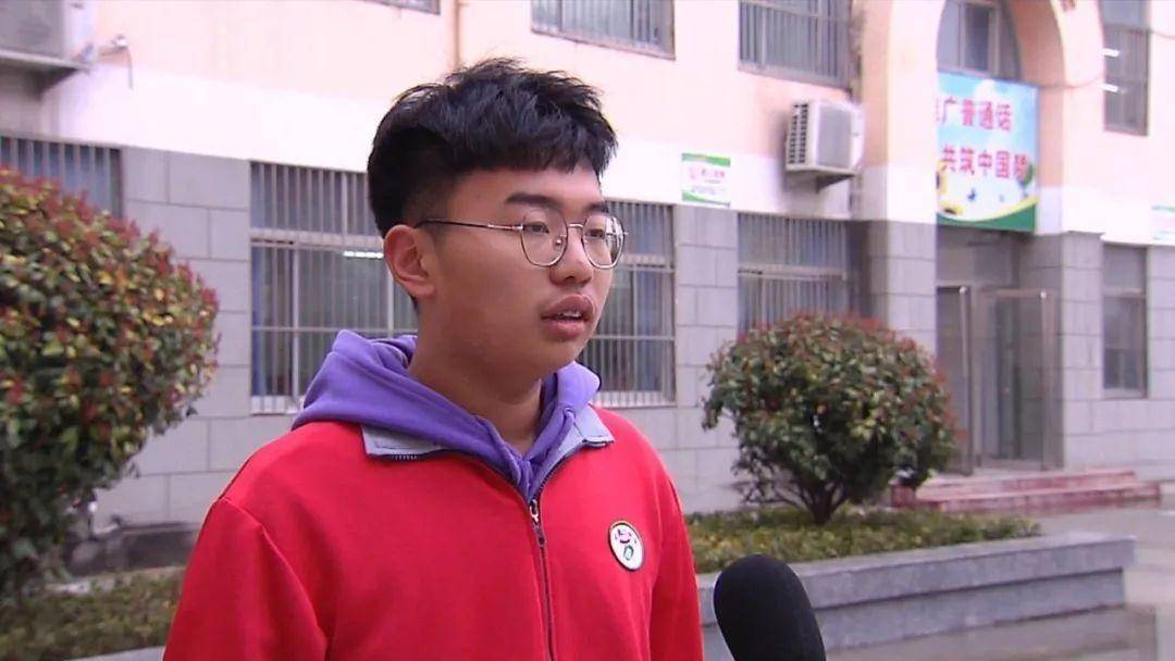 金乡县金曼克中学学生 王雨萌来到学校后我发现学校有了新面貌,还有